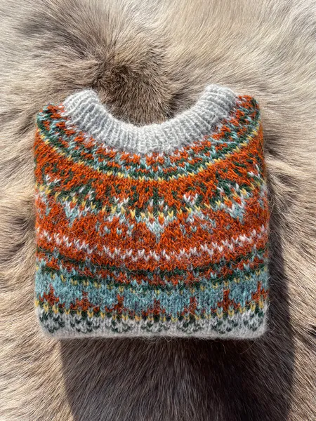 Hovedbilde Alasuq genser barn - garnpakke